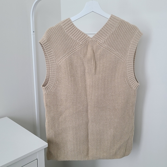 H&M Ribbed Knit Vest - Picture 4 of 7